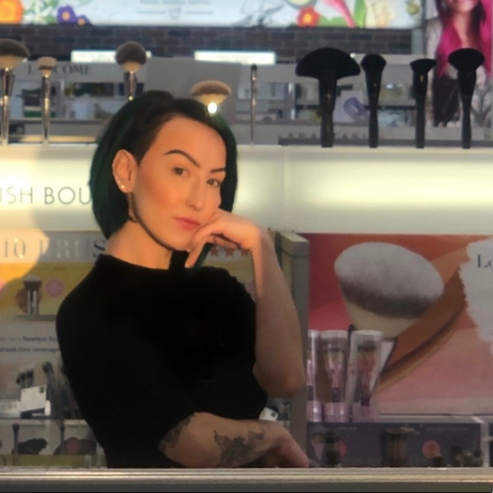 Meet your Posher, Alicia